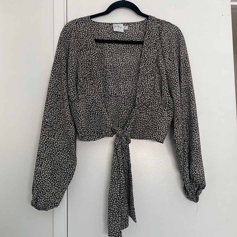 Princess Polly plunge neck tie front blouse (New mood top) size 2 - Picture 9 of 10